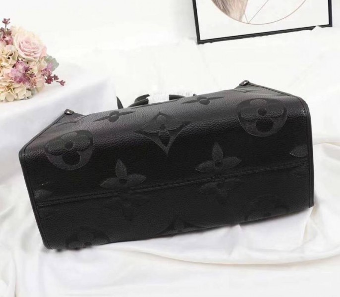 Replica Louis Vuitton Monogram Empreinte Giant Onthego GM In Black - Image 4