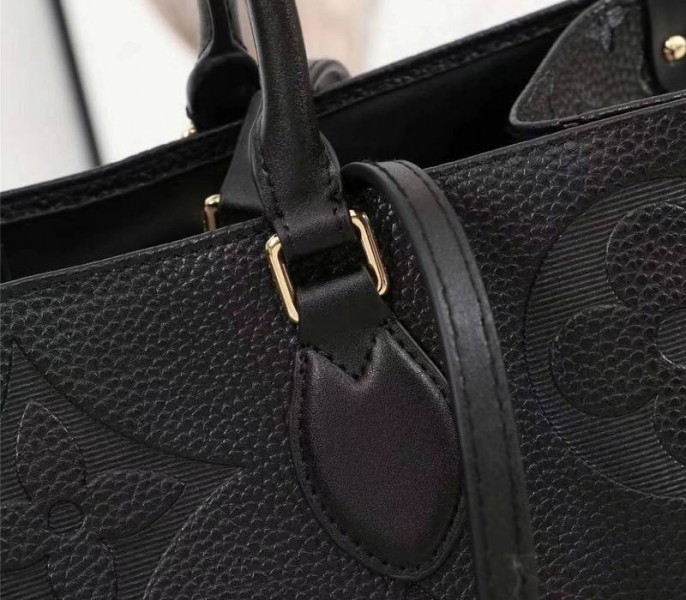 Replica Louis Vuitton Monogram Empreinte Giant Onthego GM In Black - Image 7