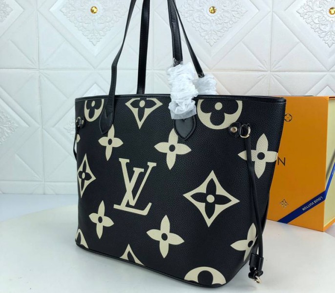 Replica Louis Vuitton Neverfull MM In Black - Image 3