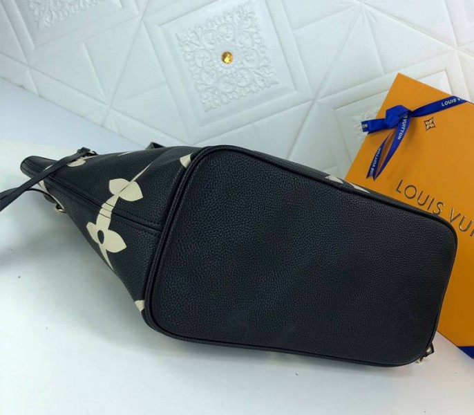 Replica Louis Vuitton Neverfull MM In Black - Image 4