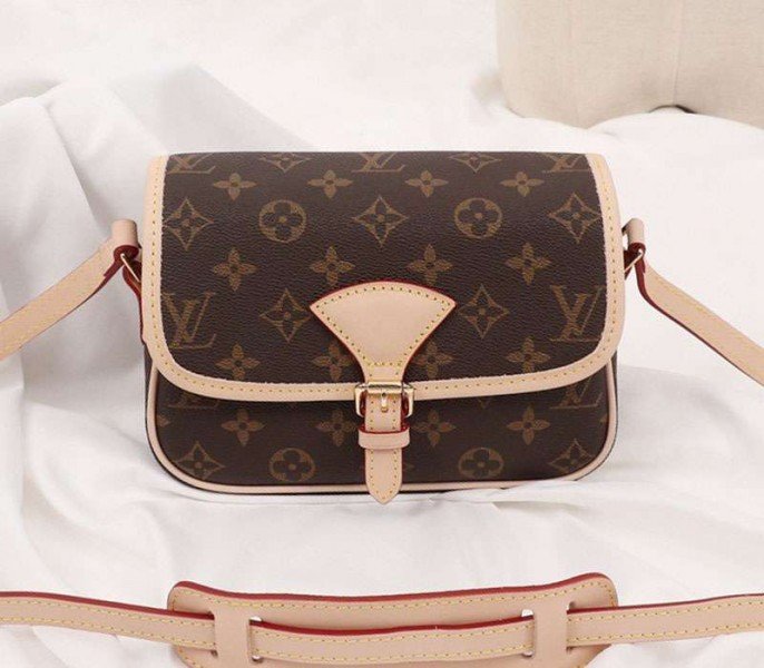 Replica Louis Vuitton Monogram Canvas Sologne BB