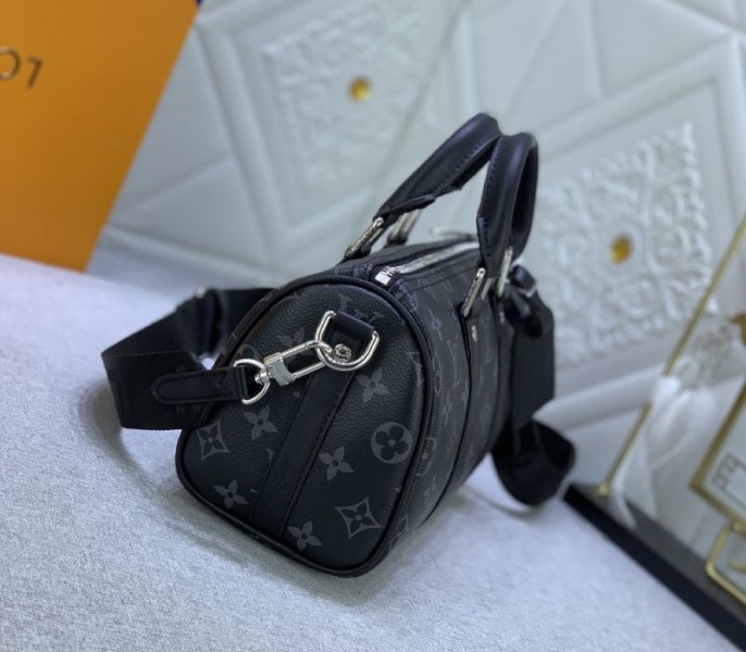 Replica Louis Vuitton Monogram Eclipse Canvas Keepall Bandouliere 25 Travel - Image 4