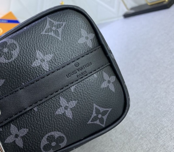 Replica Louis Vuitton Monogram Eclipse Canvas Keepall Bandouliere 25 Travel - Image 9