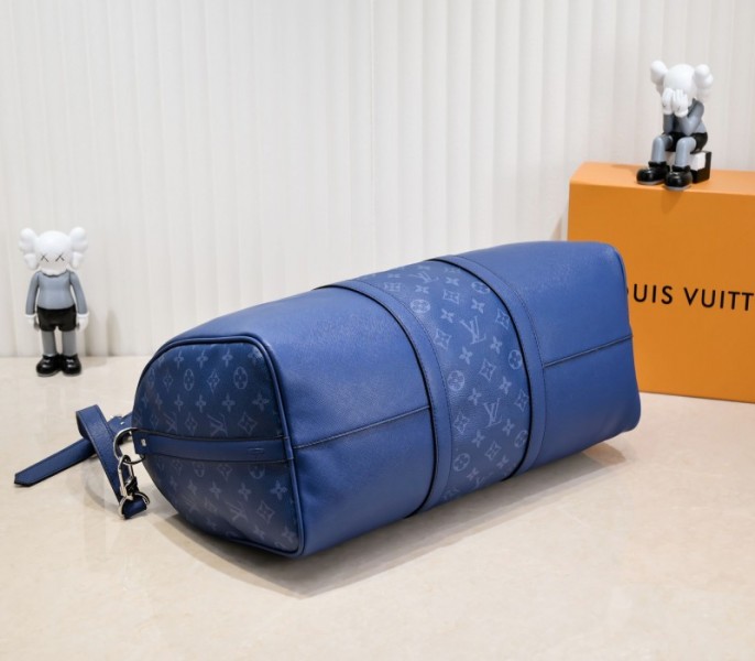 Replica Louis Vuitton Taiga Leather Keepall Bandouliere 50 In Navy Blue - Image 4