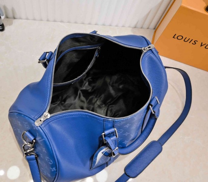 Replica Louis Vuitton Taiga Leather Keepall Bandouliere 50 In Navy Blue - Image 5
