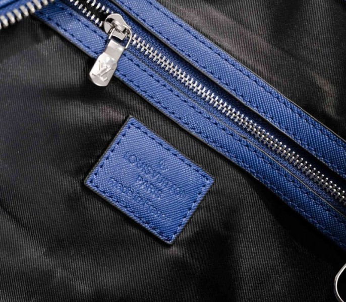 Replica Louis Vuitton Taiga Leather Keepall Bandouliere 50 In Navy Blue - Image 6