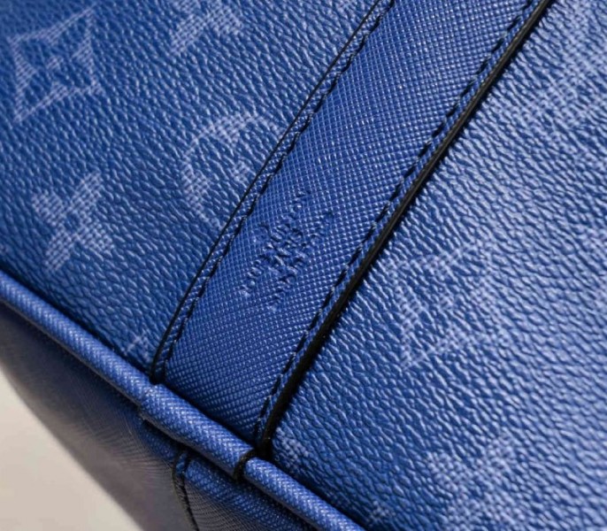 Replica Louis Vuitton Taiga Leather Keepall Bandouliere 50 In Navy Blue - Image 9