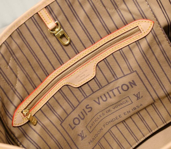 Replica Louis Vuitton Monogram Canvas Neverfull MM In Beige - Image 6