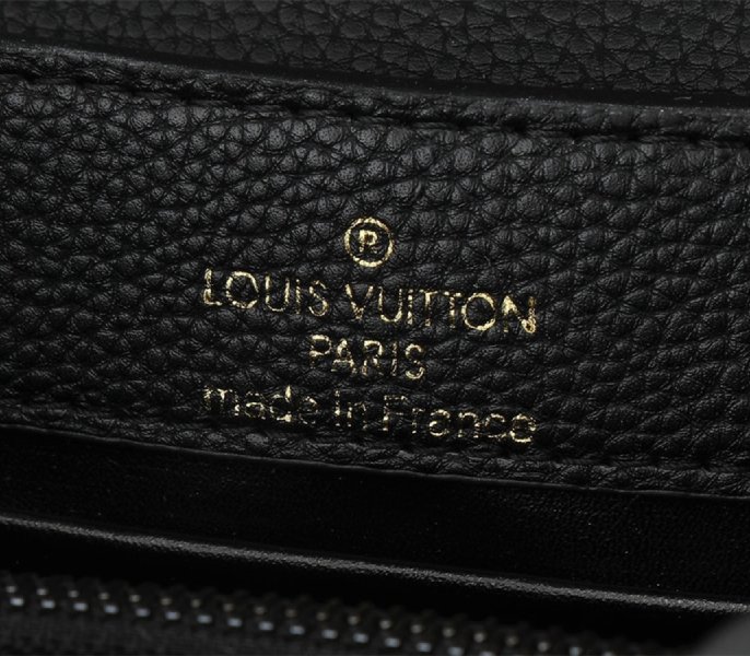 Replica Louis Vuitton Capucines East-West Mini In All Black - Image 6