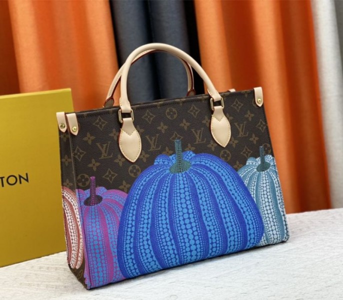 Replica Louis Vuitton X YK Monogram Canvas Onthego MM In Pumpkin - Image 3