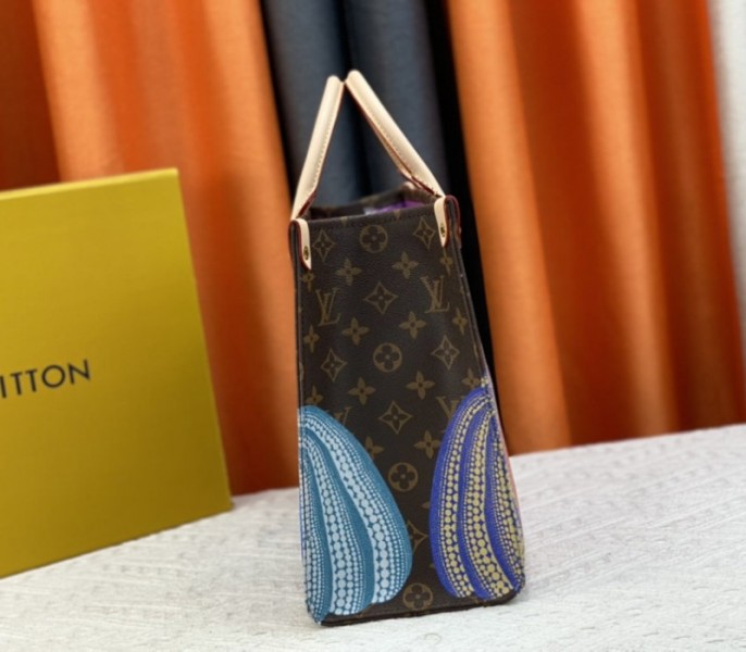 Replica Louis Vuitton X YK Monogram Canvas Onthego MM In Pumpkin - Image 4