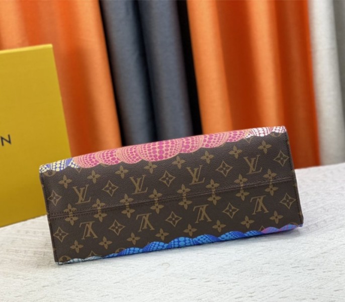Replica Louis Vuitton X YK Monogram Canvas Onthego MM In Pumpkin - Image 5