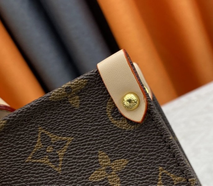 Replica Louis Vuitton X YK Monogram Canvas Onthego MM In Pumpkin - Image 9