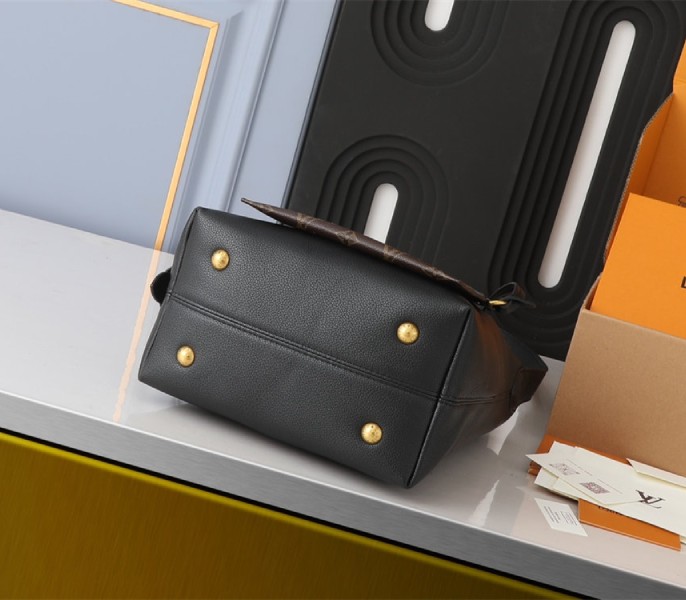 Replica Louis Vuitton Low Key PM In Black - Image 4