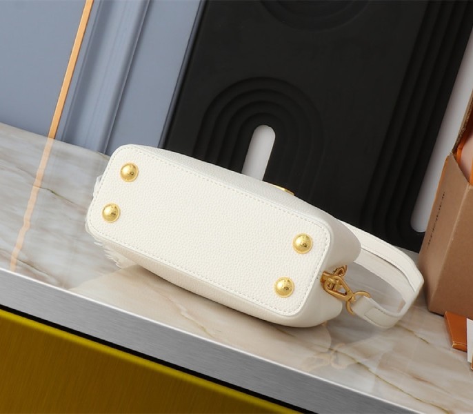 Replica Louis Vuitton Capucines Mini Capucines In Quartz White - Image 4
