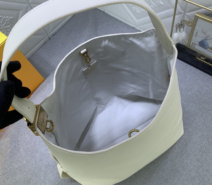 Replica Louis Vuitton Low Key MM In Quartz White - Image 5