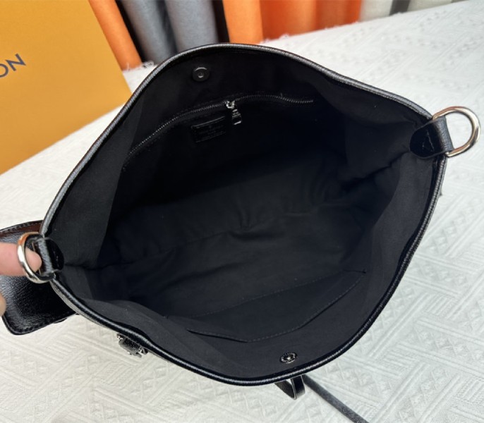 Replica Louis Vuitton CarryAll Cargo Vibe PM In Black - Image 6