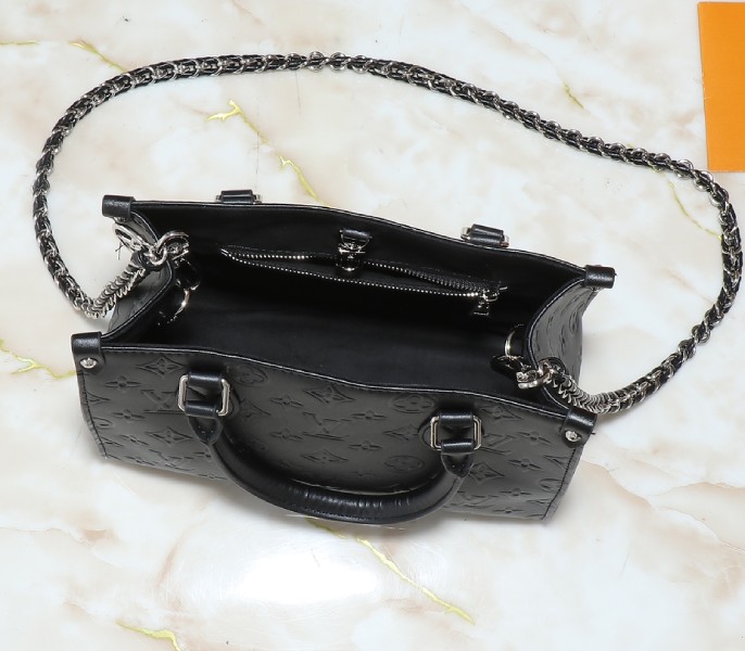 Replica Louis Vuitton Summer 2025 OnTheGo PM In Black - Image 5