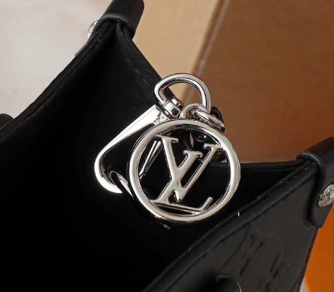 Replica Louis Vuitton Summer 2025 OnTheGo PM In Black - Image 6