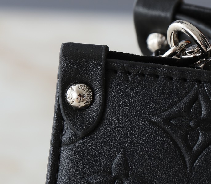 Replica Louis Vuitton Summer 2025 OnTheGo PM In Black - Image 8