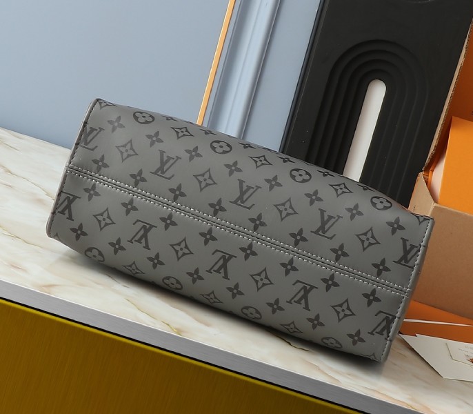Replica Louis Vuitton Monogram Ink OnTheGo MM In Trianon Gray - Image 4