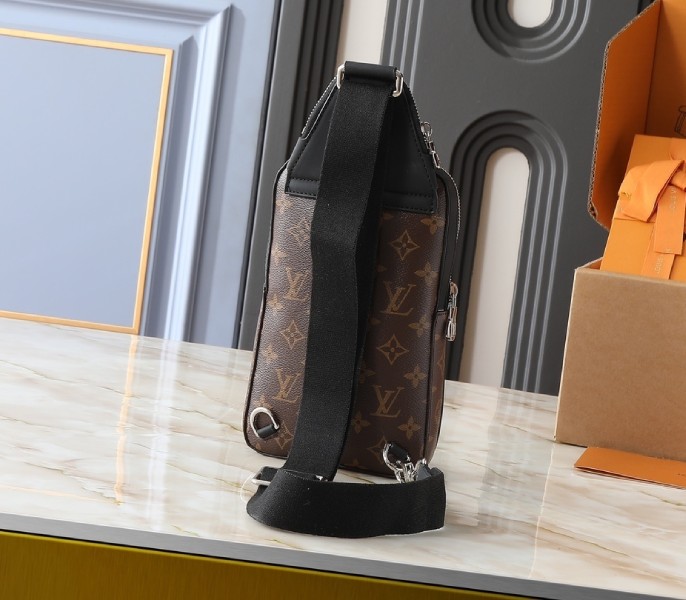 Replica Louis Vuitton Monogram Canvas Avenue PM Slingbag - Image 3