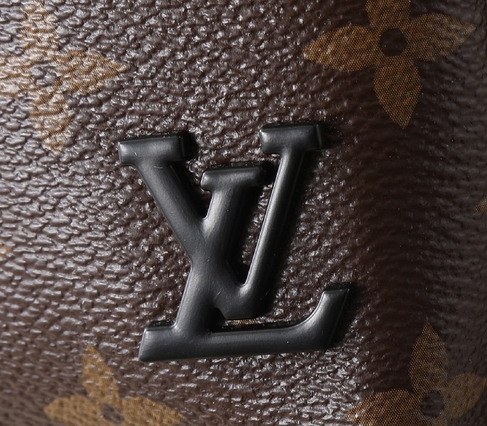 Replica Louis Vuitton Monogram Canvas Avenue PM Slingbag - Image 7
