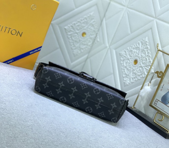 Replica Louis Vuitton Monogram Eclipse S-Cape Messenger - Image 5
