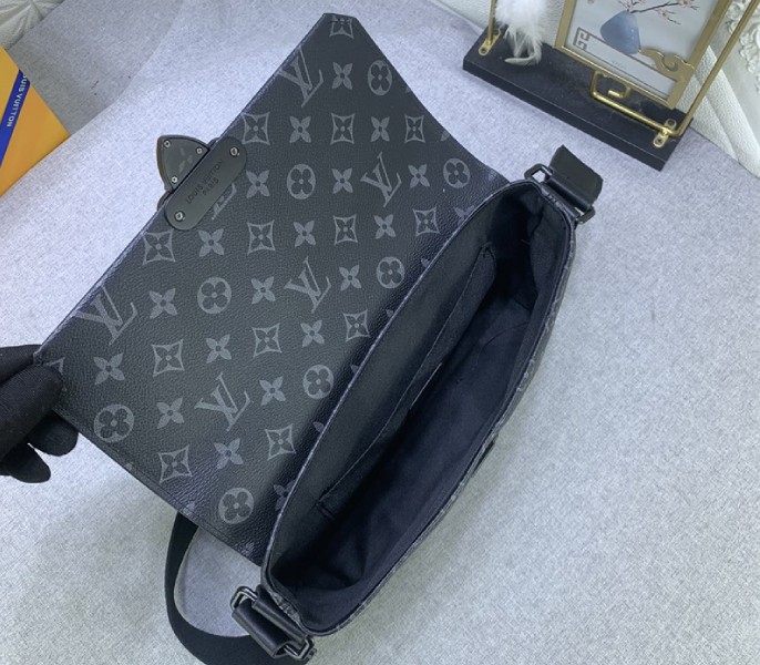 Replica Louis Vuitton Monogram Eclipse S-Cape Messenger - Image 6