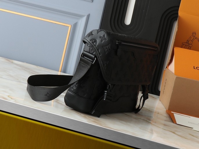 Replica Louis Vuitton Monogram Shadow Messenger Voyager PM - Image 3