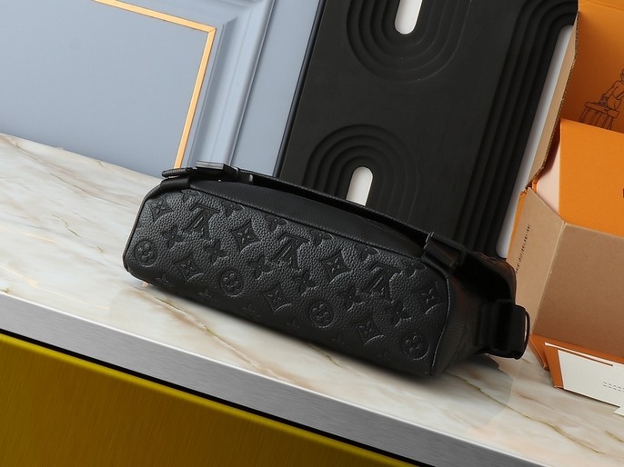 Replica Louis Vuitton Monogram Shadow Messenger Voyager PM - Image 4