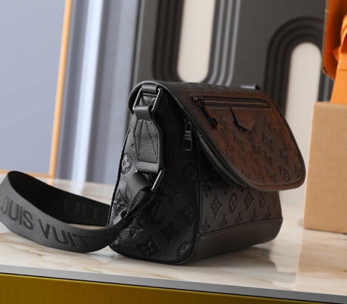 Replica Louis Vuitton Monogram Shadow Pulse Messenger - Image 2