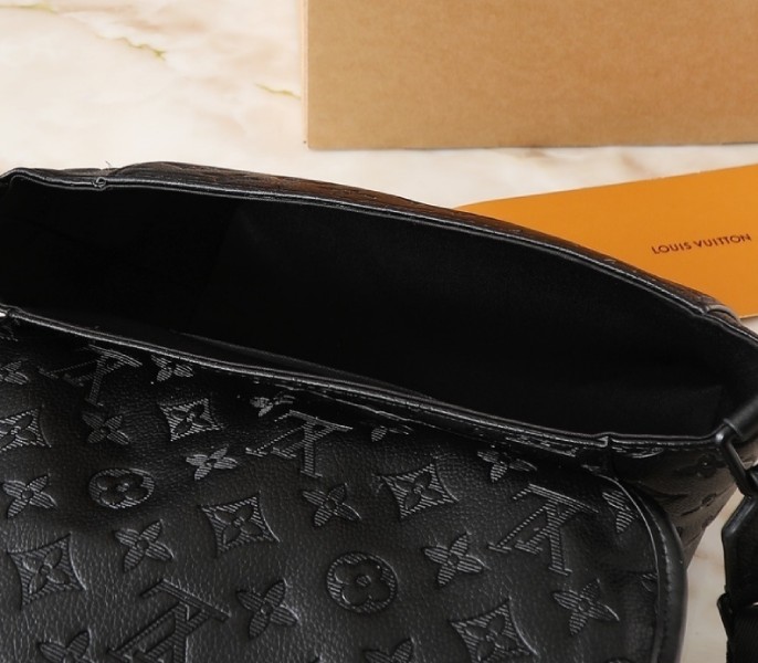 Replica Louis Vuitton Monogram Shadow Pulse Messenger - Image 5