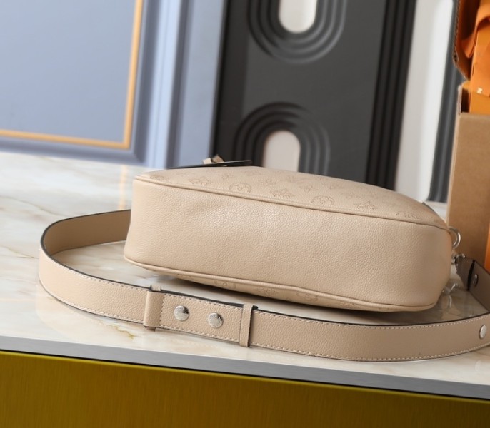 Replica Louis Vuitton Mahina All Around MM In Galet Gray M14617 - Image 4