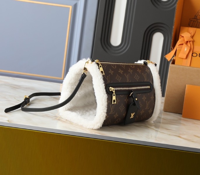 Replica Louis Vuitton Monogram Shearling Canvas Teddy Mitt M26853 - Image 2