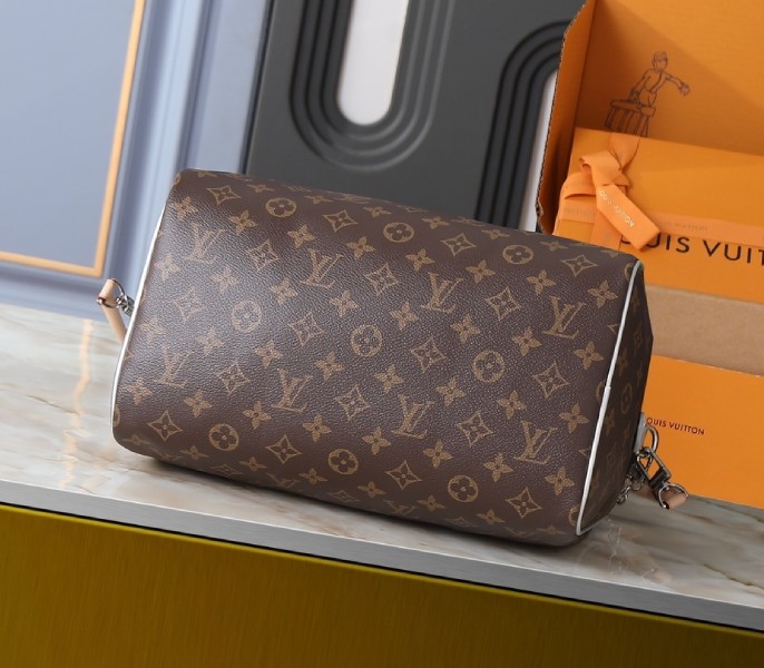 Replica Louis Vuitton Monogram Canvas 57th Street NYC Speedy Bandouliere 30 M27324 - Image 4