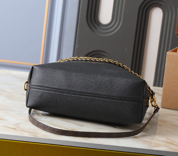 Replica Louis Vuitton LV Fall Winter 2025 Multipass In Black - Image 4