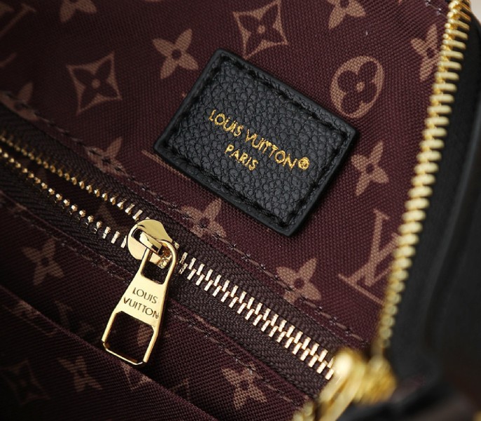 Replica Louis Vuitton LV Fall Winter 2025 Multipass In Black - Image 6