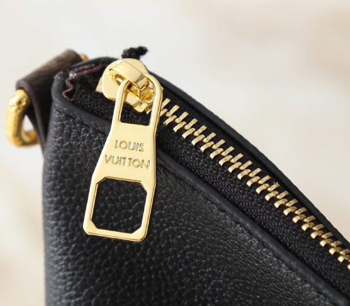 Replica Louis Vuitton LV Fall Winter 2025 Multipass In Black - Image 7