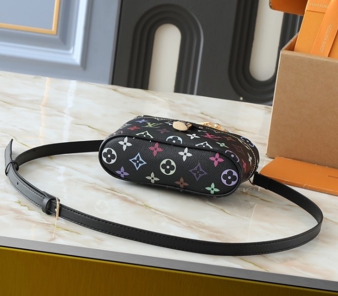 Replica Louis Vuitton LV X TM Vanity Chain Pouch In Black - Image 4