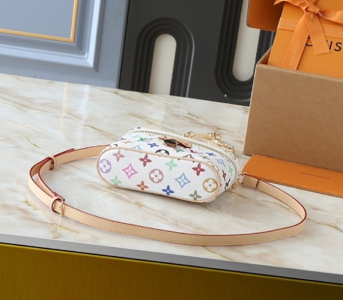 Replica Louis Vuitton LV X TM Vanity Chain Pouch In White - Image 4