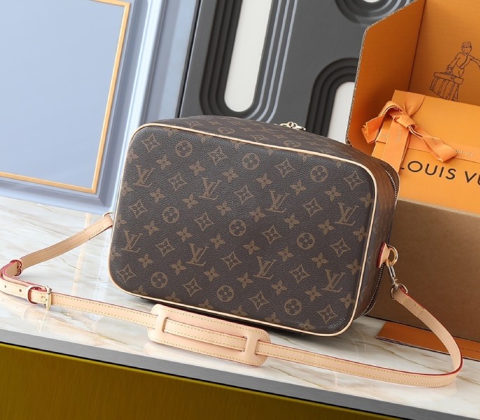 Replica Louis Vuitton Monogram Canvas Nice Vanity M44935 - Image 4