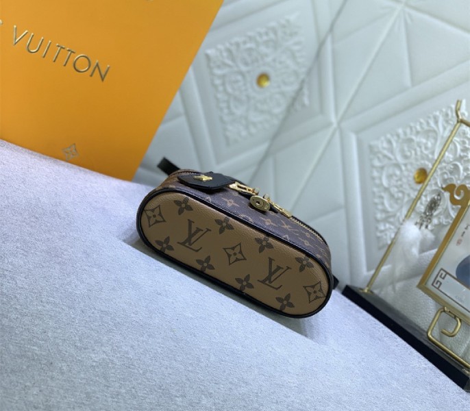 Replica Louis Vuitton Monogram Canvas Vanity Chain Pouch In Black M47125 - Image 5