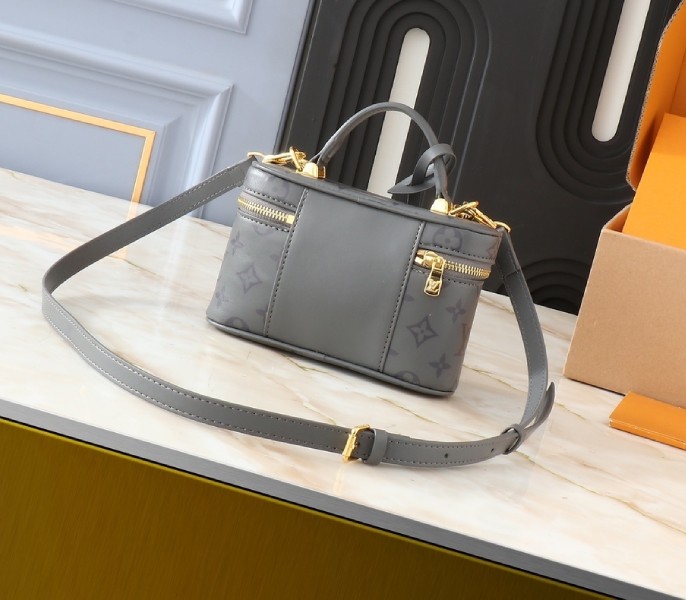 Replica Louis Vuitton Monogram Ink Vanity Chain Pouch In Trianon Gray - Image 3