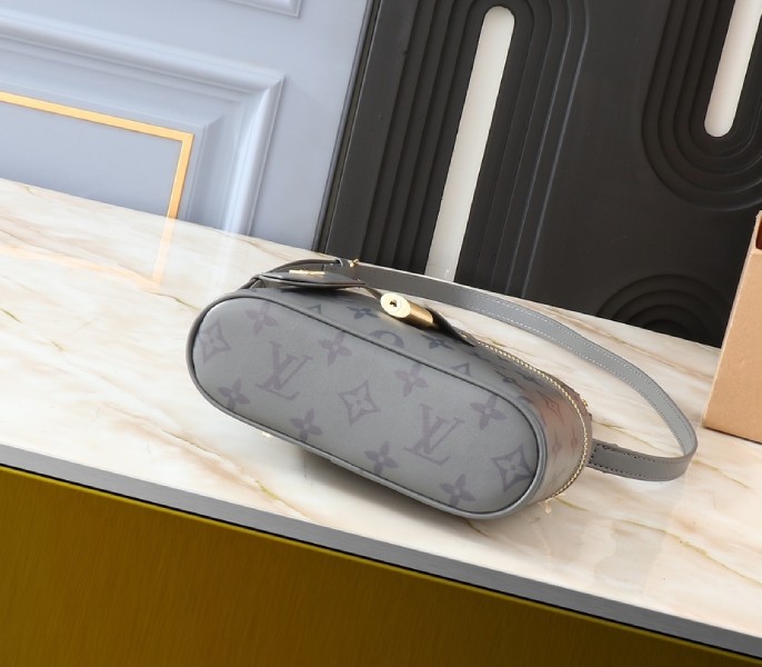 Replica Louis Vuitton Monogram Ink Vanity Chain Pouch In Trianon Gray - Image 4