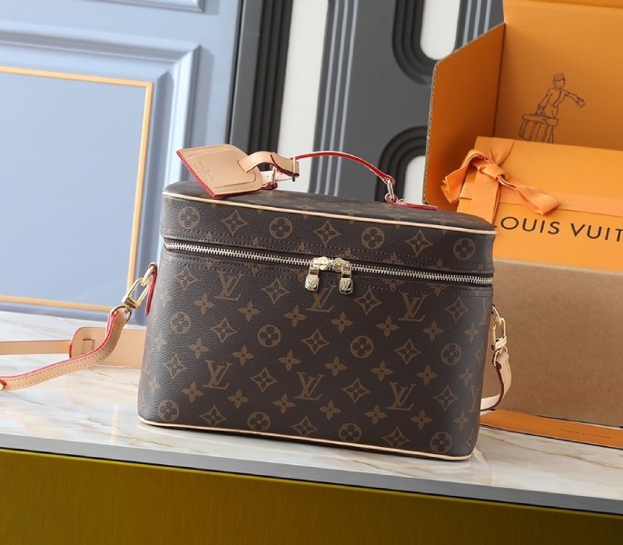 Replica Louis Vuitton Monogram Canvas Nice Vanity M44935