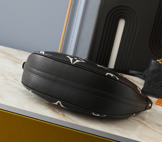 Replica Louis Vuitton Bicolor Monogram Empreinte Loop Hobo Bag In Black And Cream - Image 4